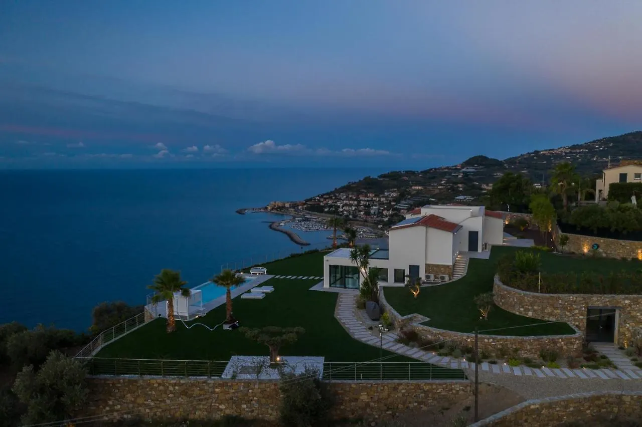 Villa Sabrina Riviera Dei Fiori A Picco Sul Mare Con Piscina Privata ,Wellness & Spa Imperia